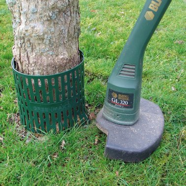 Stammschutz gegen Mähschäden  TreeProtect